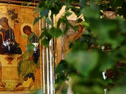 Православные оренбуржцы отмечают Троицу