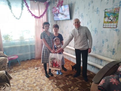 ПОКРОВСКИЙ ПРИХОД СВЕТЛОГО ПОЗДРАВИЛ С РОЖДЕСТВОМ МНОГОДЕТНЫЕ И НЕПОЛНЫЕ СЕМЬИ ПОСЁЛКА ОЗЁРНОГО