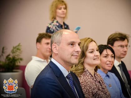 Денис Паслер вручил аттестаты выпускникам Губернаторского лицея для одаренных детей