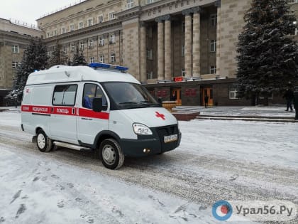 Два ребенка и мужчина съехали на машине в кювет с талыми водами под Оренбургом и погибли