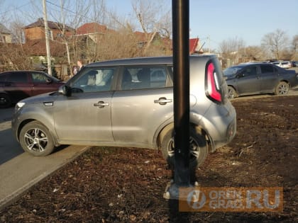 “Чудаки на дороге”. Парковка на газоне