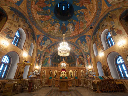 ЕПИСКОП ОРСКИЙ И ГАЙСКИЙ ИРИНЕЙ ВОЗГЛАВИЛ ЛИТУРГИЮ В СЕМИНАРСКОМ ХРАМЕ МОСКОВСКОЙ ДУХОВНОЙ ШКОЛЫ