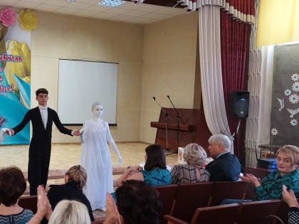 Администрация Советского района поздравила орчанок с Международным женским днем