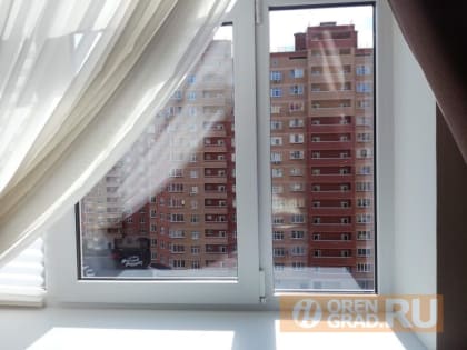 В Оренбурге из окна выпала женщина в состоянии опьянения
