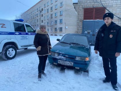 Полицейские патрульно-постовой службы пришли на помощь женщине-водителю