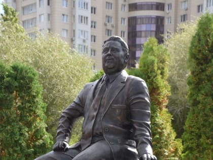 В Оренбурге открыли памятник одному из основателей «Газпрома» Рему Вяхиреву