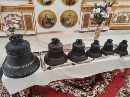 В храме Святителя Николая Чудотворца в Маякском установили колокола