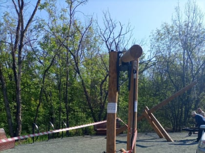 В администрации Оренбурга прокомментировали ситуацию с падением качели в парке «Березка»