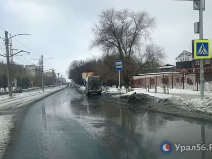 Орск после критики губернатора решил «активизировать вывоз снега»… уже после прихода весны