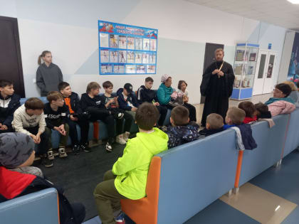 СВЯЩЕННИК ПРОВЕЛ С НОВОТРОИЦКИМИ ПОДРОСТКАМИ БЕСЕДУ О ПРОТИВОДЕЙСТВИИ ИДЕОЛОГИИ ТЕРРОРИЗМА