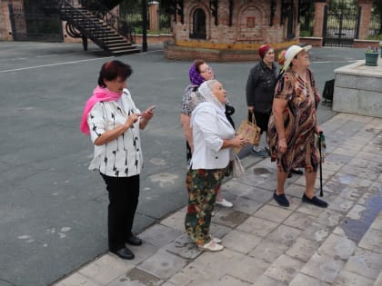 В ПЕТРОПАВЛОВСКОМ СОБОРЕ ПРОШЛА ЭКСКУРСИЯ ДЛЯ ПРЕСТАРЕЛЫХ ЖИТЕЛЕЙ НОВОТРОИЦКА