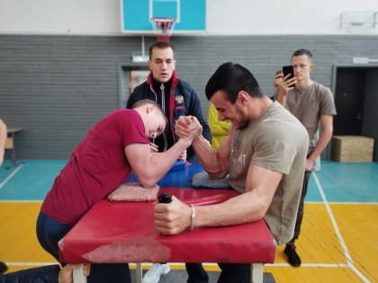 В Сорочинске прошли соревнования по армрестлингу