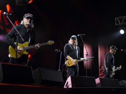 Для оренбуржцев в День города выступила группа “СерьГа”