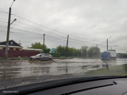 В Оренбурге на улице Амурской опять образовалось озеро