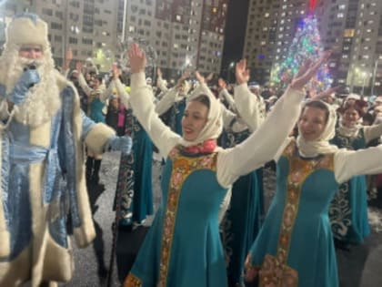 В микрорайонах Оренбурга открываются новогодние ёлки