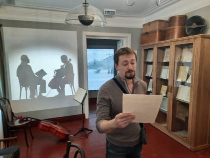 Актер Сергей Безруков посетил дом-музей семьи Ростроповичей в Оренбурге