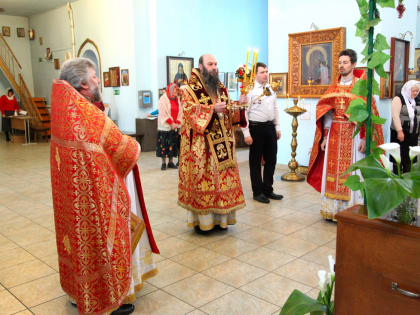 АРХИЕРЕЙСКОЕ БОГОСЛУЖЕНИЕ В СРЕДУ СВЕТЛОЙ СЕДМИЦЫ В ПОКРОВСКОМ ХРАМЕ БЫВШЕГО МОНАСТЫРЯ ОРСКА