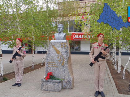 В ЗАТО Комаровский почтили память летчика-космонавта Владимира Комарова