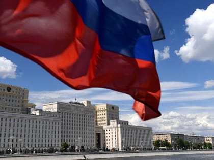Оренбуржцы развернули 20-метровый триколор в День флага РФ