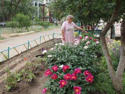 Жители многоквартирных домов города Ясного благоустраивают территории дворов