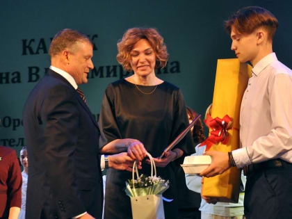 Деловая леди и рыбу поймает, и песню споет