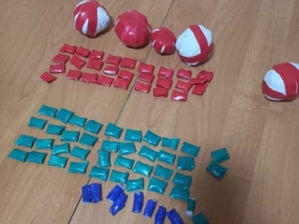 В Оренбурге у двух иностранцев нашли 100 свертков с мефедроном