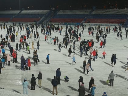 Оренбуржцам предлагают провести вечер на коньках