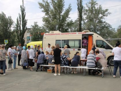 «Мобильная поликлиника» собрала ясненцев на главной площади города на акции «Будь здоров!»