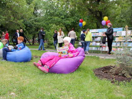 Национальный проект «Культура». Летний читальный зал на траве открывает шестой сезон