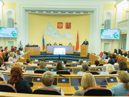 Денис Паслер встретился с делегацией женщин из Перевальского района ЛНР