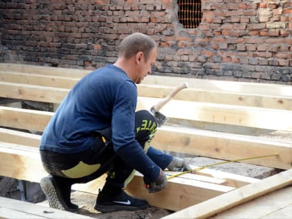 Дом на улице Советской, поврежденный пожаром, приведут в порядок к концу года