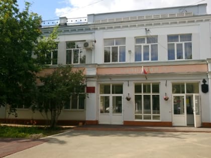 В гимназии №2 Оренбурга из-за жалюзи обвалился потолок