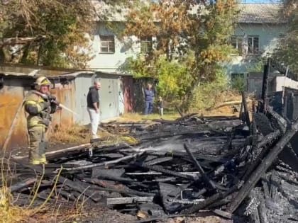Пожар в Оренбурге: сгорели гаражи на улице Люксембург
