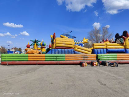 В парках Оренбурга незаконно появляются надувные батуты для детей