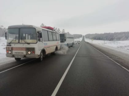 В Гайском районе помогли полицейские помогли эвакуировать пассажиров из горящего автобуса