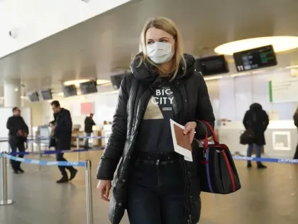 В аэропорту Оренбурга пассажиров круглосуточно проверяют на наличие инфекций