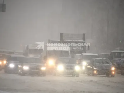 Оренбуржцев предупреждают о сильном снеге и ветре 5 января