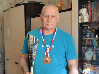 Больше полувека верен волейболу