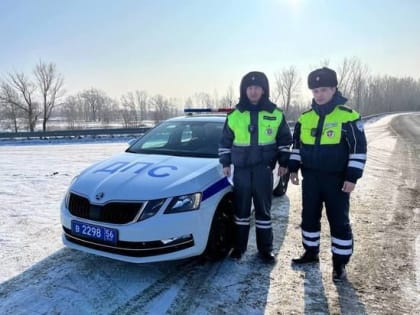 Полицейские Сакмарского района доставили в больницу девушку, которой стало плохо в дороге