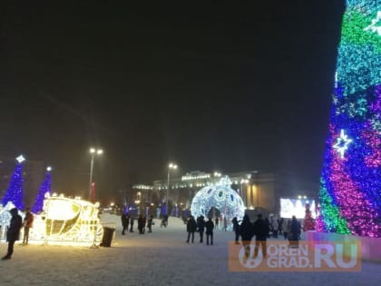 В Оренбурге 2 тысячи человек встретили Новый год на главной площади