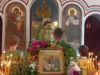 АРХИЕРЕЙСКОЕ БОГОСЛУЖЕНИЕ В ДЕНЬ СВЯТОЙ ТРОИЦЫ В НОВОТРОИЦКЕ