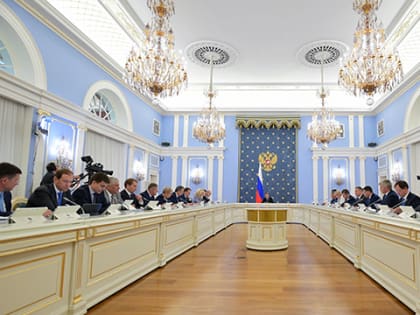 Медведев призвал обеспечить равномерное финансирование проектов в рамках адресной инвестпрограммы