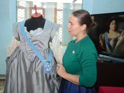 В Оренбурге презентовали копию костюма императрицы Анны Иоанновны
