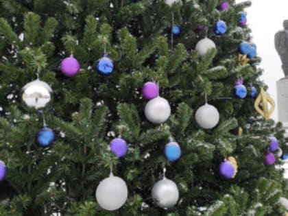 Оренбург продолжают украшать к Новому году