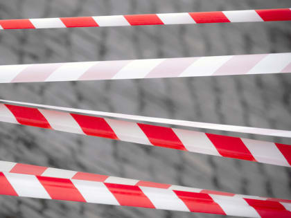 В Оренбурге возле ТРЦ “Радуга” образовался провал