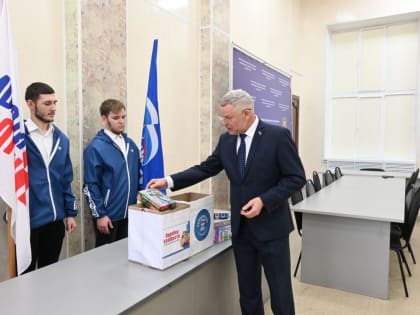 Партийцы собирают подарки для маленьких оренбуржцев