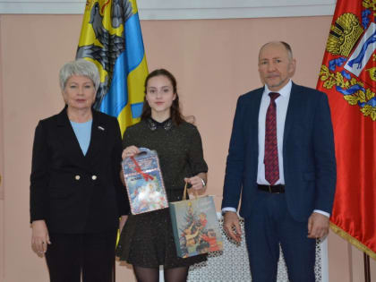 Партийцы поздравляют оренбуржцев