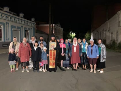 Крестный ход – к царскому дому