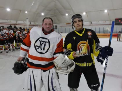 В Медногорске стартовал хоккейный турнир в рамках Спартакиады Уральской горно-металлургической компании.