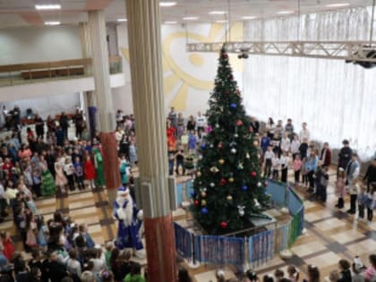 Традиционный районный праздник у Новогодней ёлки собрал более 700 ребят
